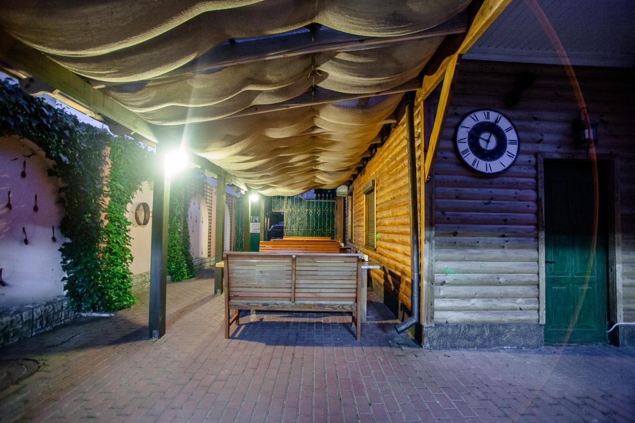 Hotel Pieno Piano Riwne Exterior foto