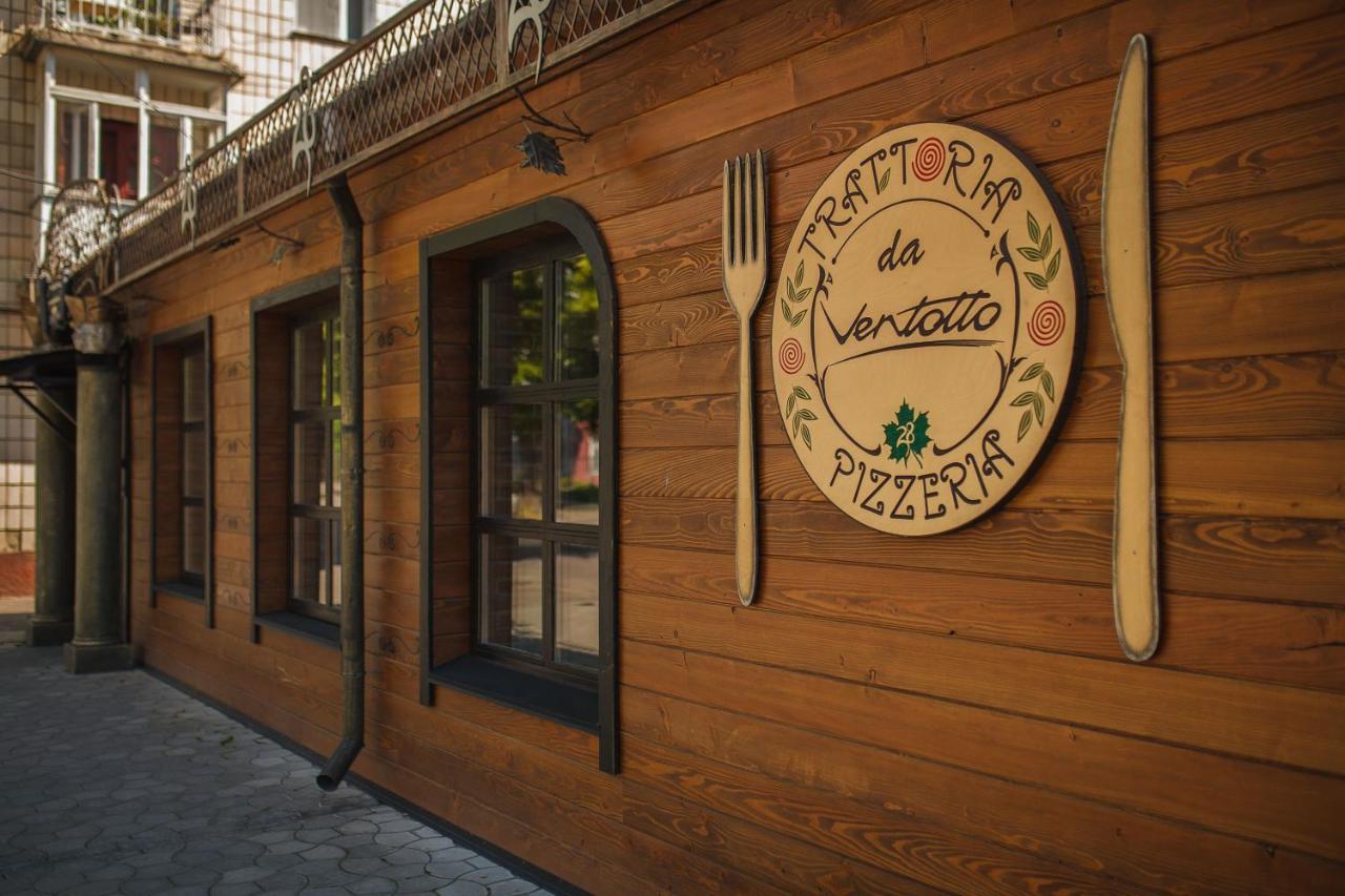 Hotel Pieno Piano Riwne Exterior foto