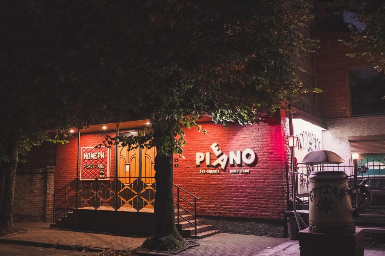 Hotel Pieno Piano Riwne Exterior foto